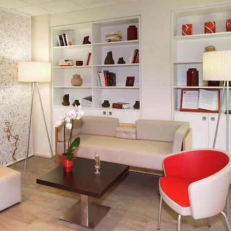 ホテル イビス クレルモン フェラン シュッド エルベ