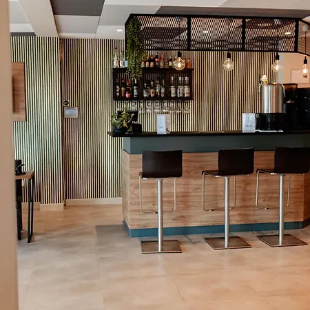 Hotel Ibis Ferrand A71 A75 La Meridienne 3*